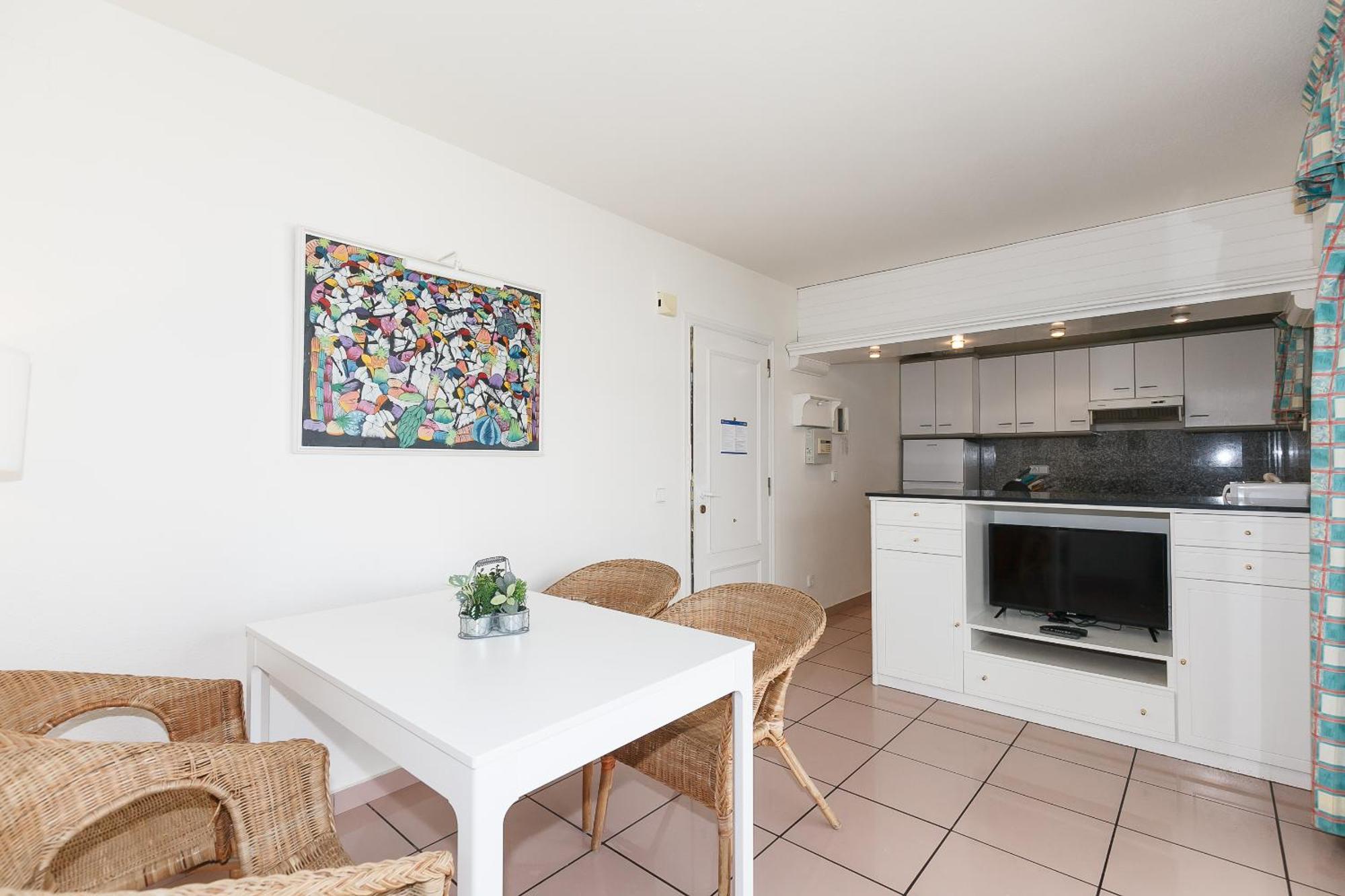Uhc Center Apartments سالو المظهر الخارجي الصورة